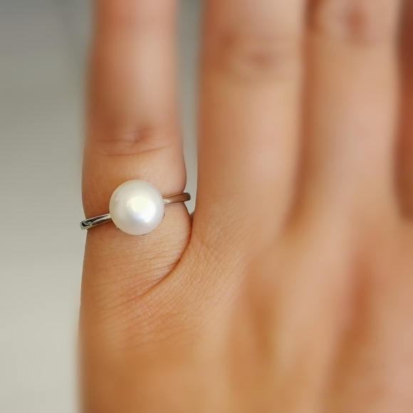 White freshwater pearl ring starfish setting in Sterling Silver - Picture 4 of 5